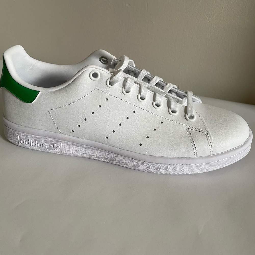 White Adidas women’s Stan Smith sneakers. Size 7
